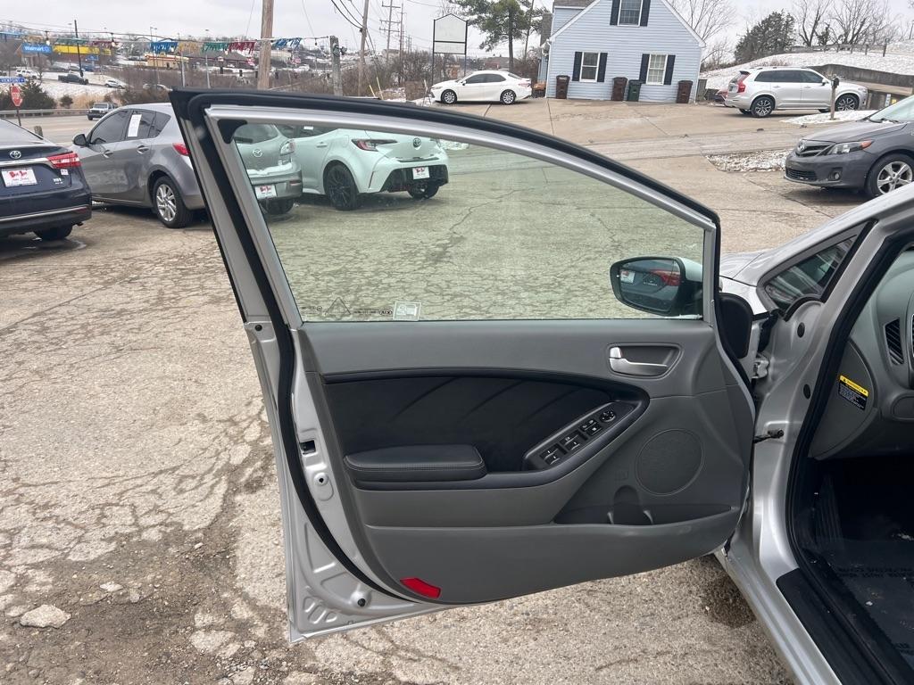 Kia Forte LX 5D Hatchback 2018