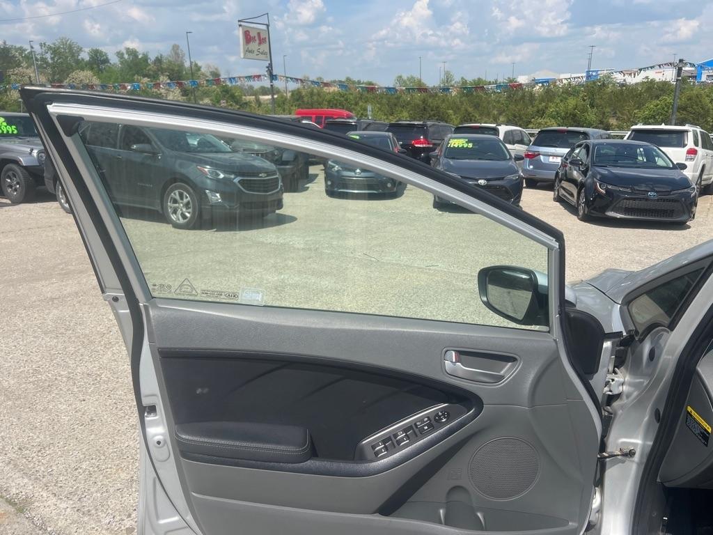 Kia Forte LX 5D Hatchback 2018