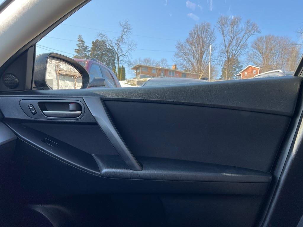 Mazda MAZDA3 i Touring 4-door 2011