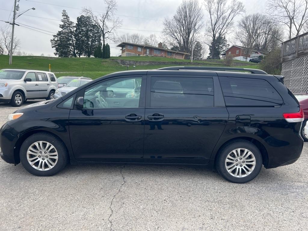 Toyota Sienna XLE FWD 8-Passenger V6 2014
