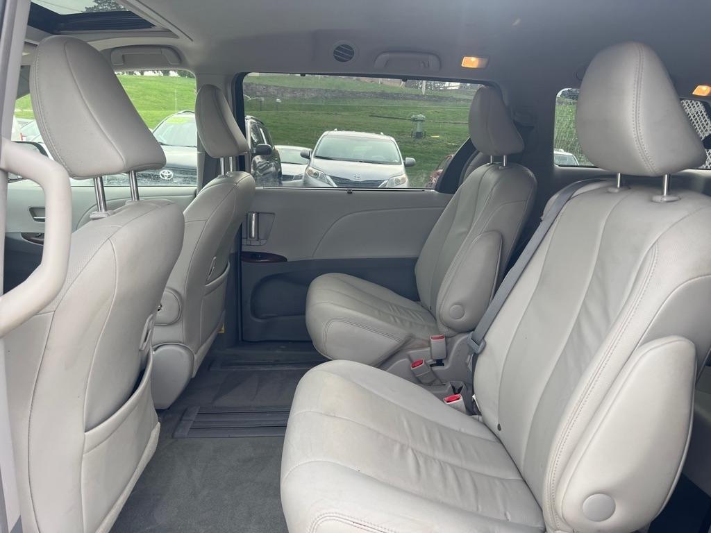 Toyota Sienna XLE FWD 8-Passenger V6 2014