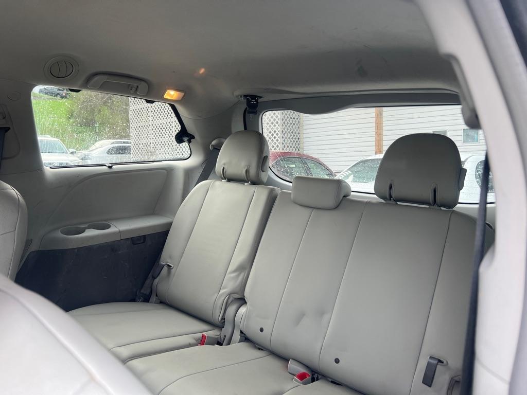 Toyota Sienna XLE FWD 8-Passenger V6 2014