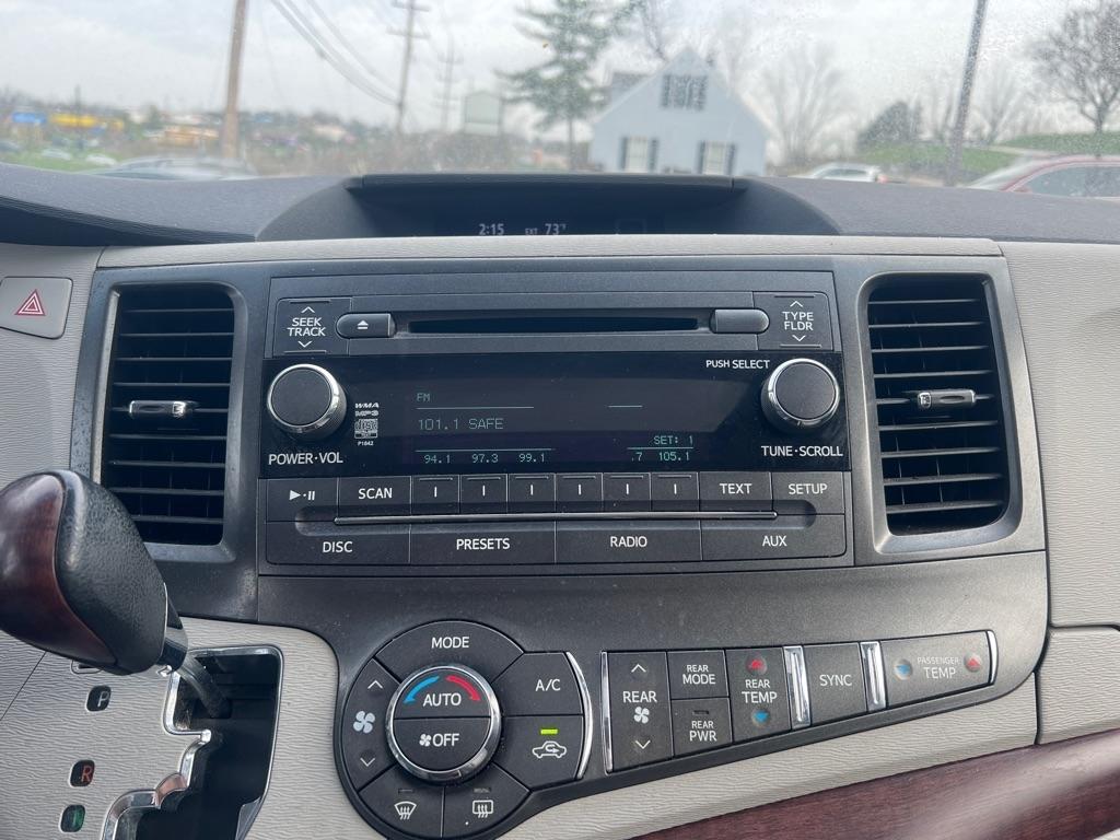 Toyota Sienna XLE FWD 8-Passenger V6 2014