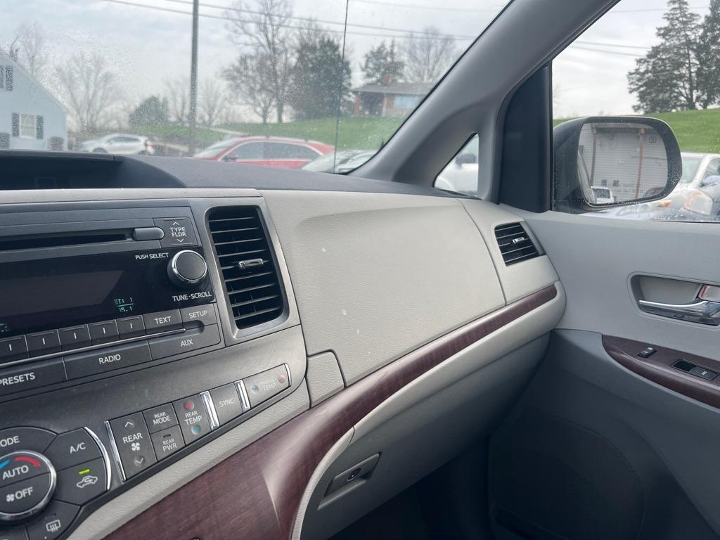 Toyota Sienna XLE FWD 8-Passenger V6 2014