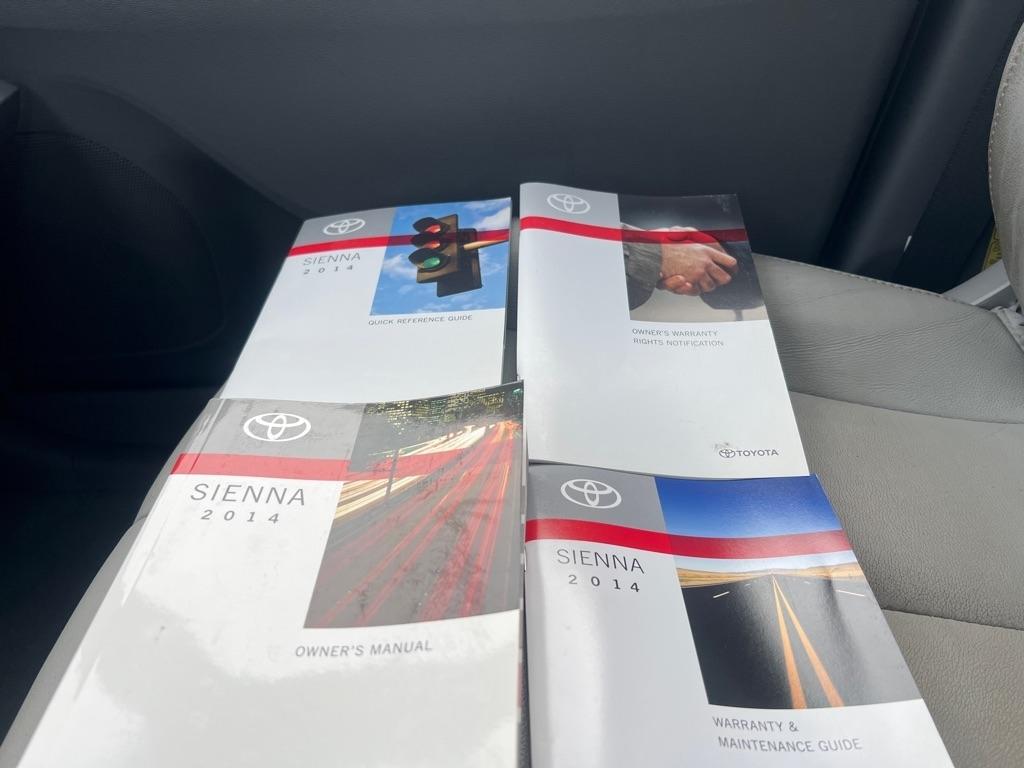 Toyota Sienna XLE FWD 8-Passenger V6 2014