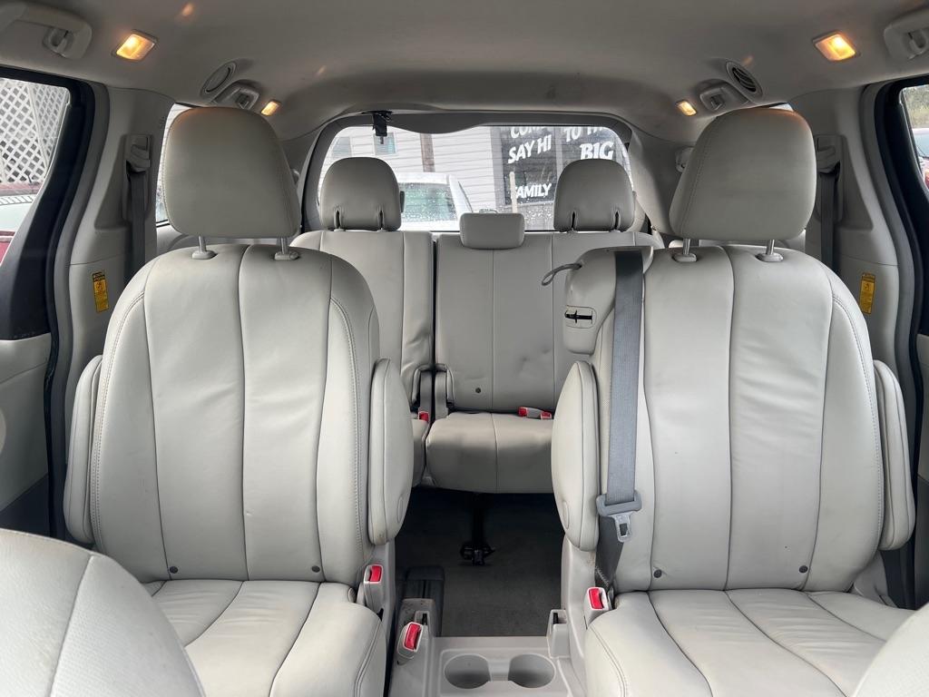 Toyota Sienna XLE FWD 8-Passenger V6 2014