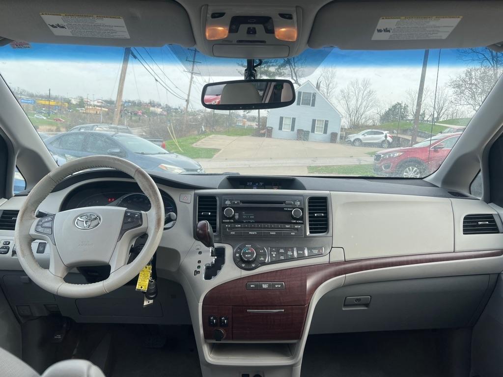 Toyota Sienna XLE FWD 8-Passenger V6 2014