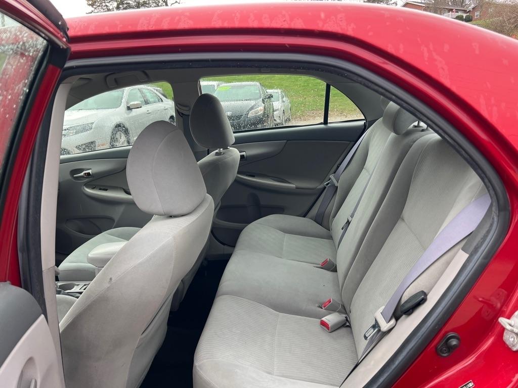 Toyota Corolla Base 4-Speed AT 2010