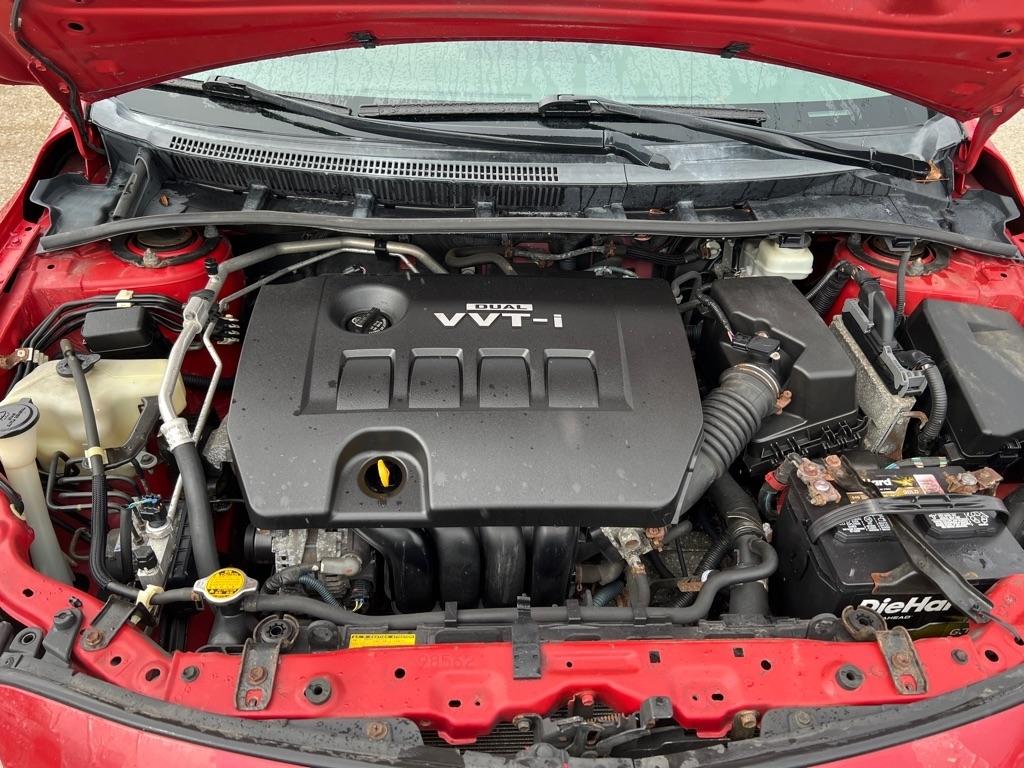 Toyota Corolla Base 4-Speed AT 2010