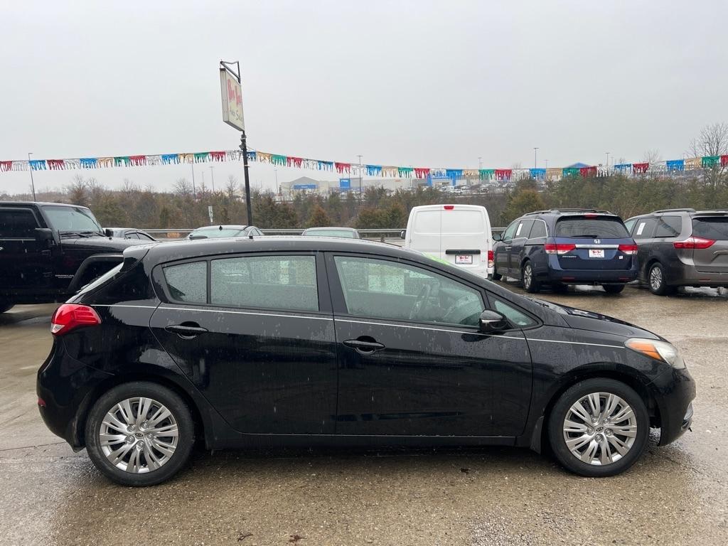 Kia Forte 5-Door LX 2016