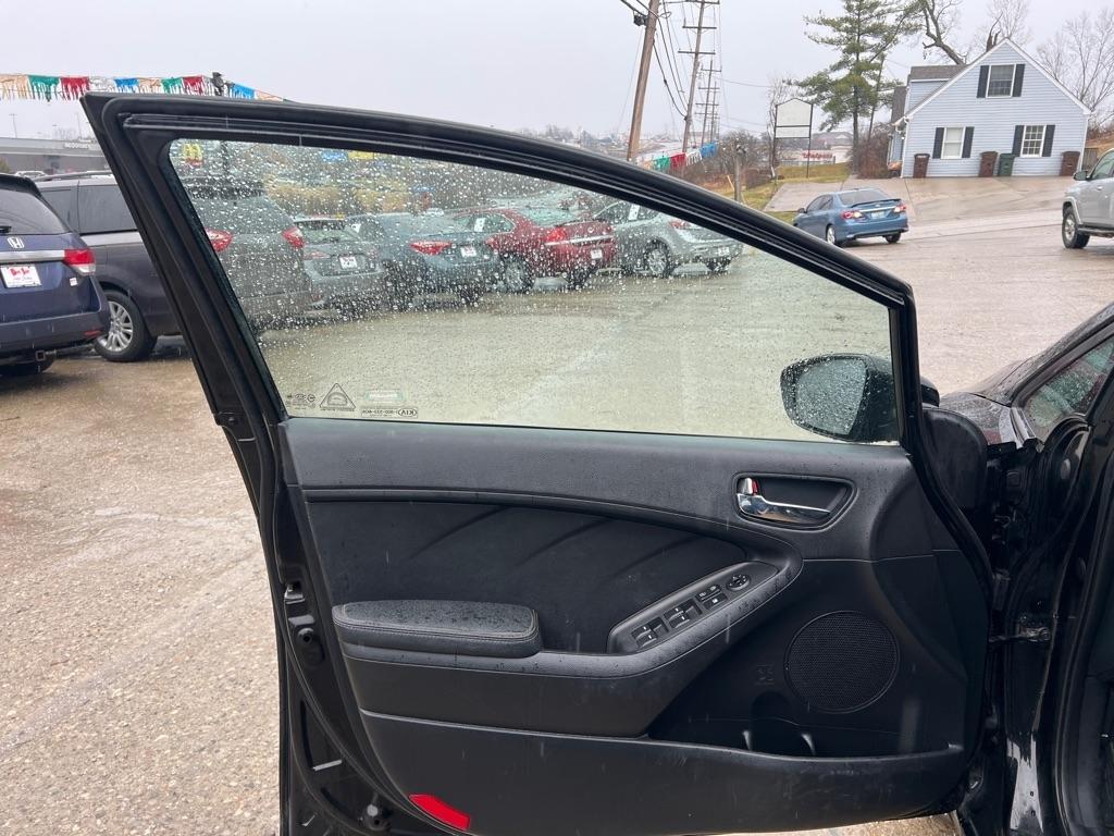 Kia Forte 5-Door LX 2016