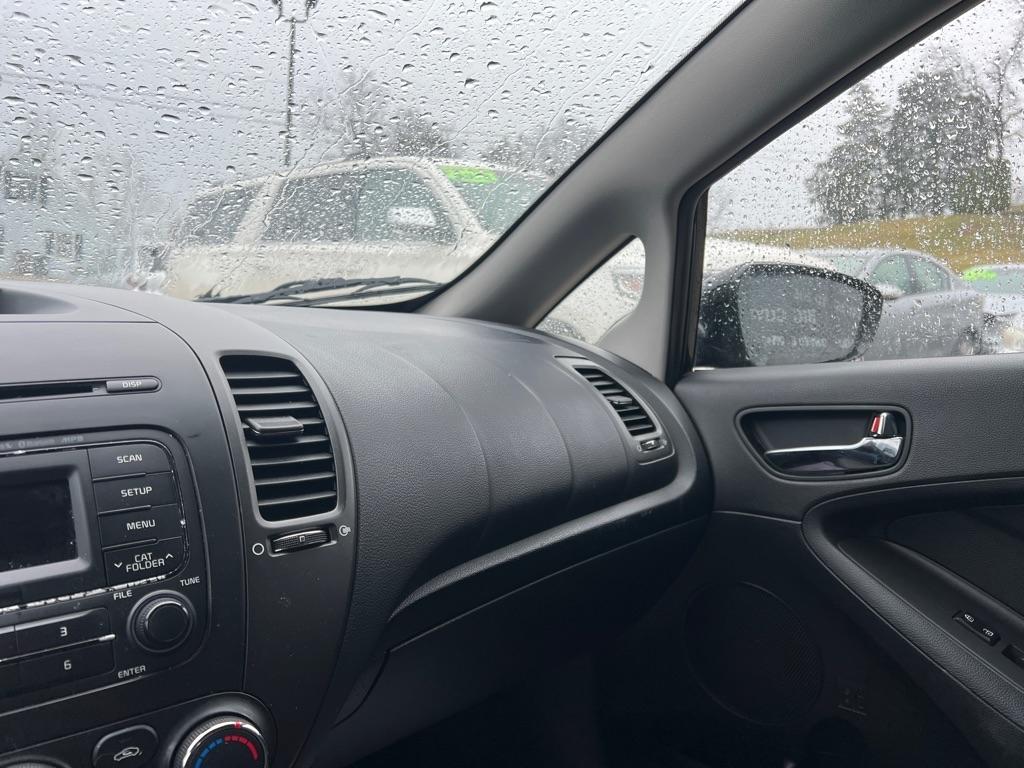 Kia Forte 5-Door LX 2016