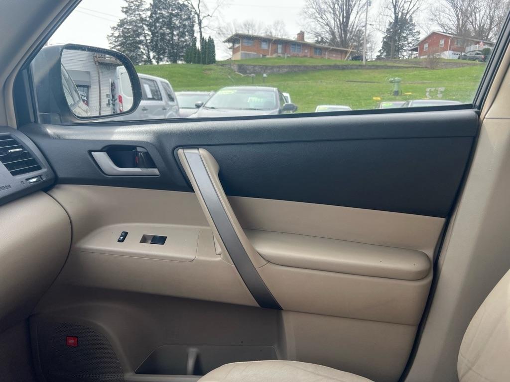 Toyota Highlander Sport 2WD 2009