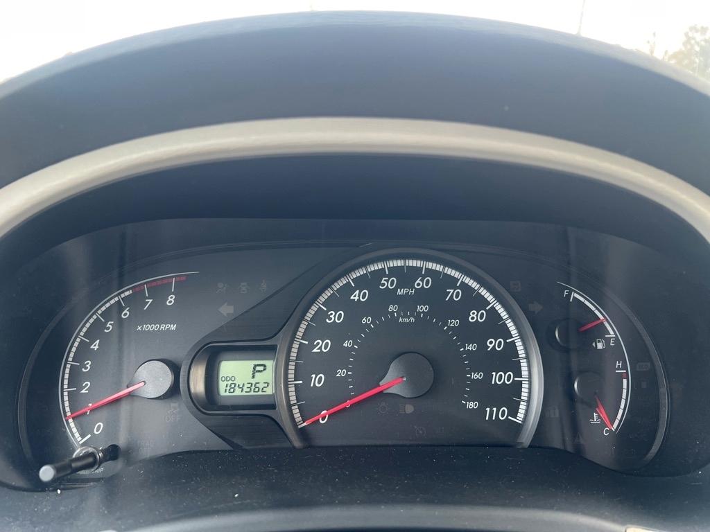 Toyota Sienna LE 8-Pass V6 2011