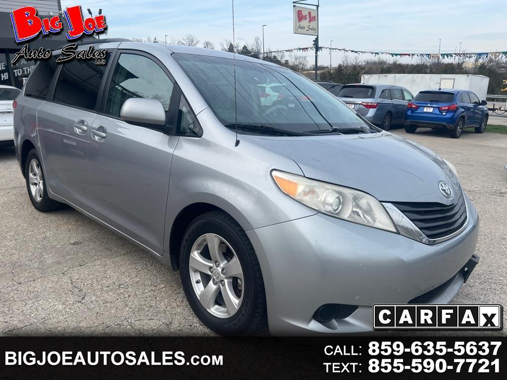 Toyota Sienna LE 8-Pass V6 2011