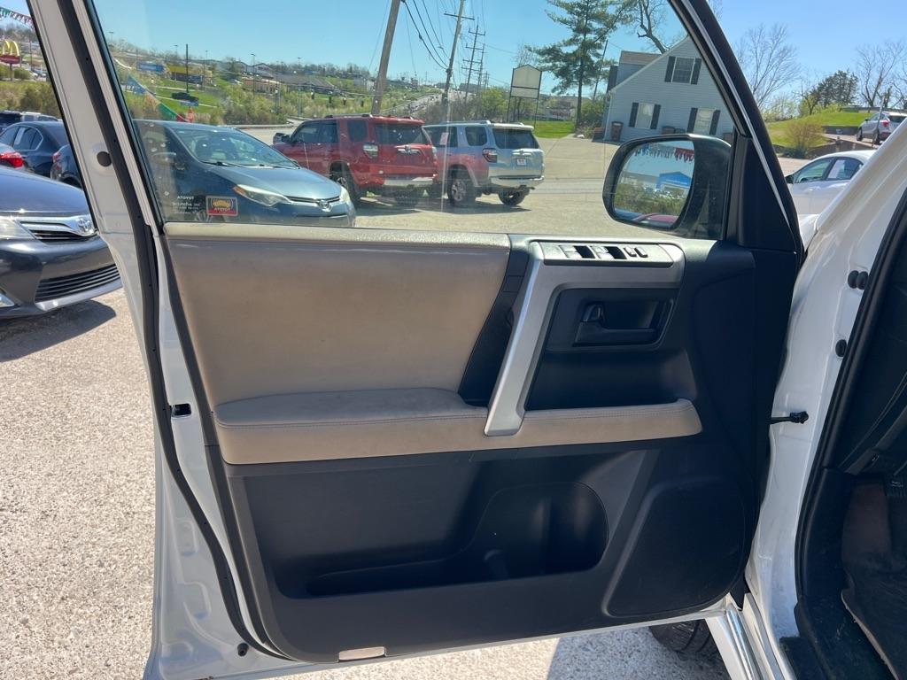 Toyota 4Runner SR5 4WD 2013