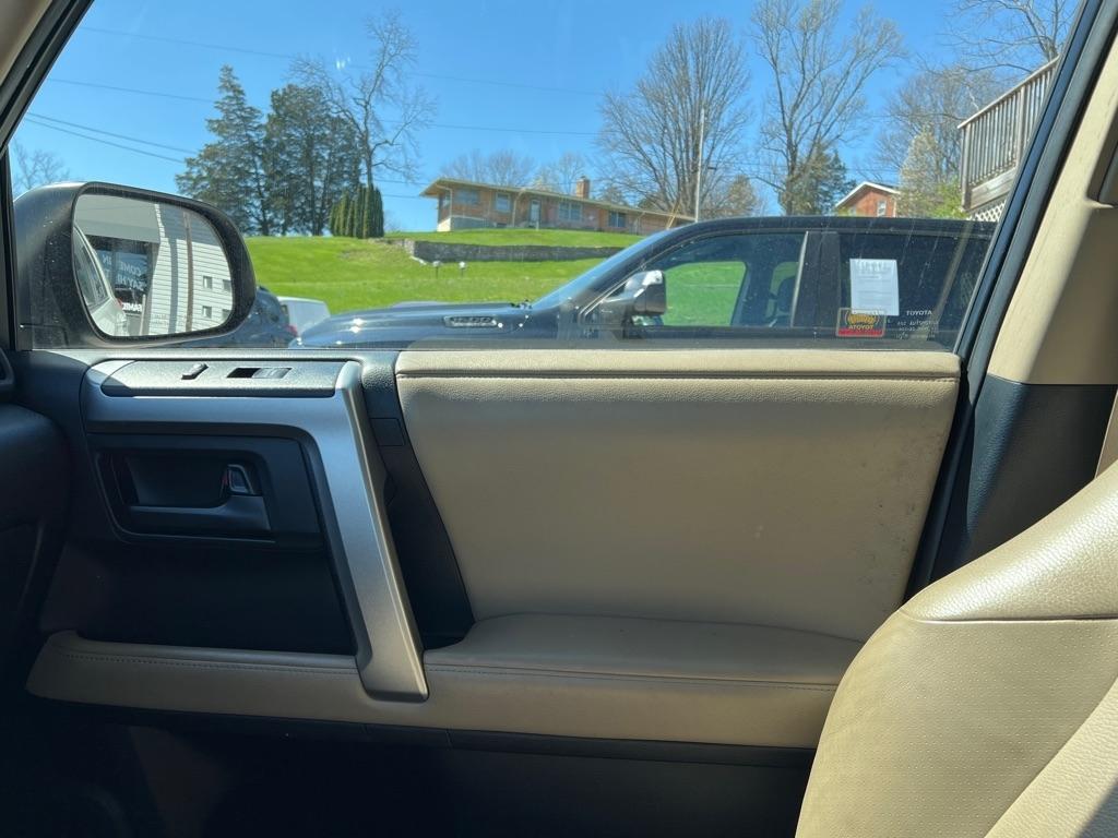 Toyota 4Runner SR5 4WD 2013