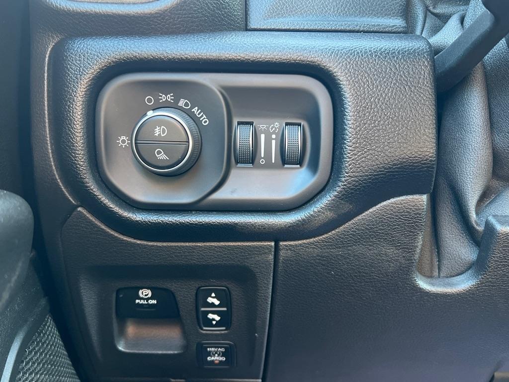 RAM 1500 Big Horn Crew Cab SWB 4WD 2019