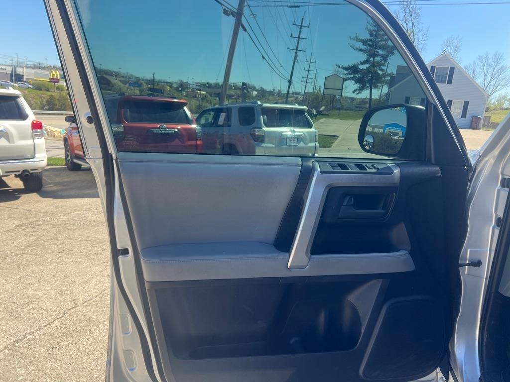 Toyota 4Runner SR5 4WD 2011