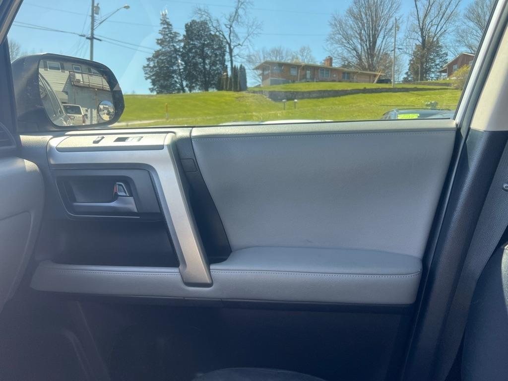 Toyota 4Runner SR5 4WD 2011