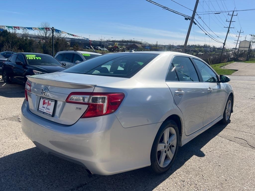 Toyota Camry SE 2012