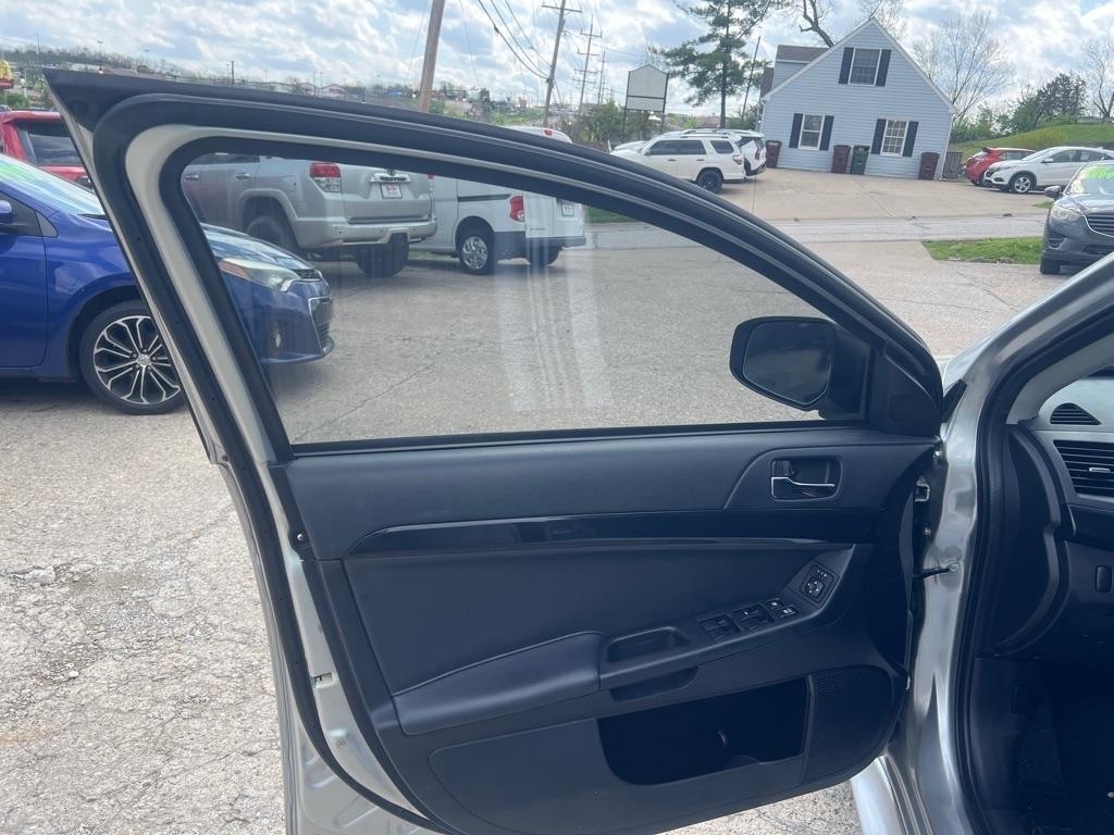 Mitsubishi Lancer ES 2.0 FWD CVT 2017