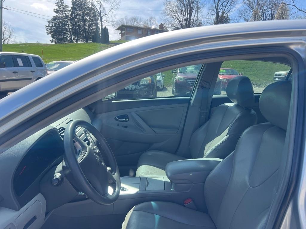 Toyota Camry LE 6-Spd AT 2010