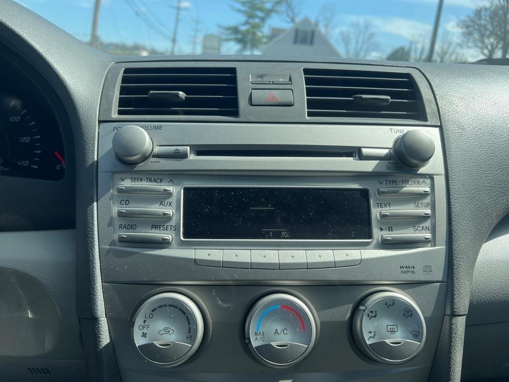 Toyota Camry LE 6-Spd AT 2010