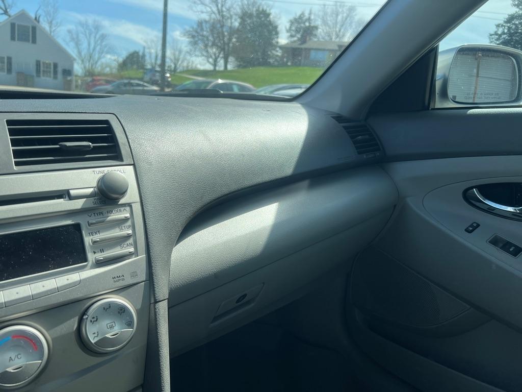 Toyota Camry LE 6-Spd AT 2010