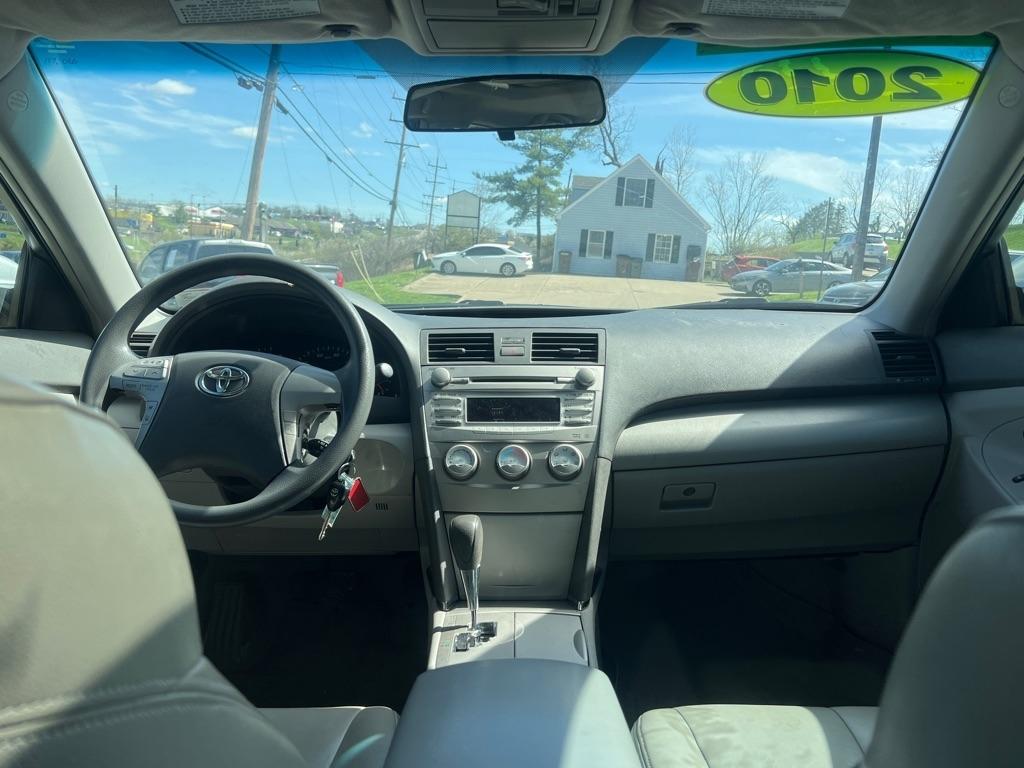 Toyota Camry LE 6-Spd AT 2010