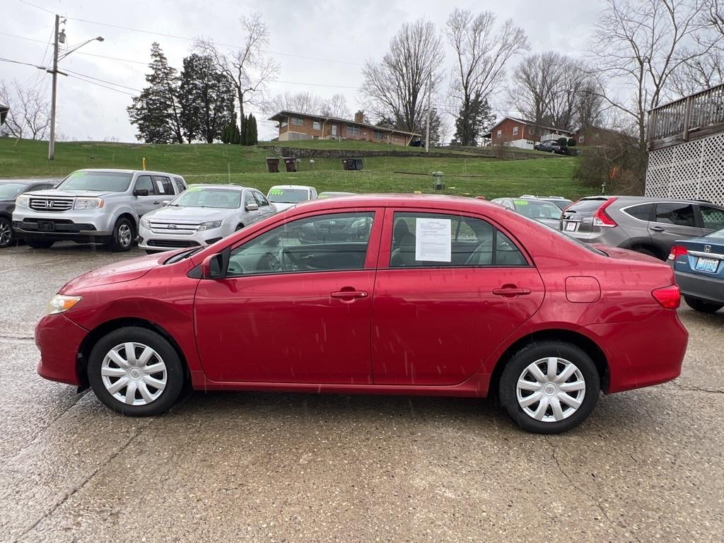 Toyota Corolla Base 5-Speed MT 2010