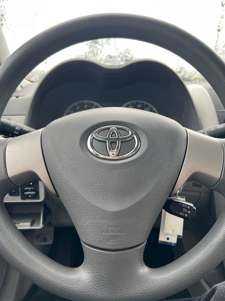 Toyota Corolla Base 5-Speed MT 2010