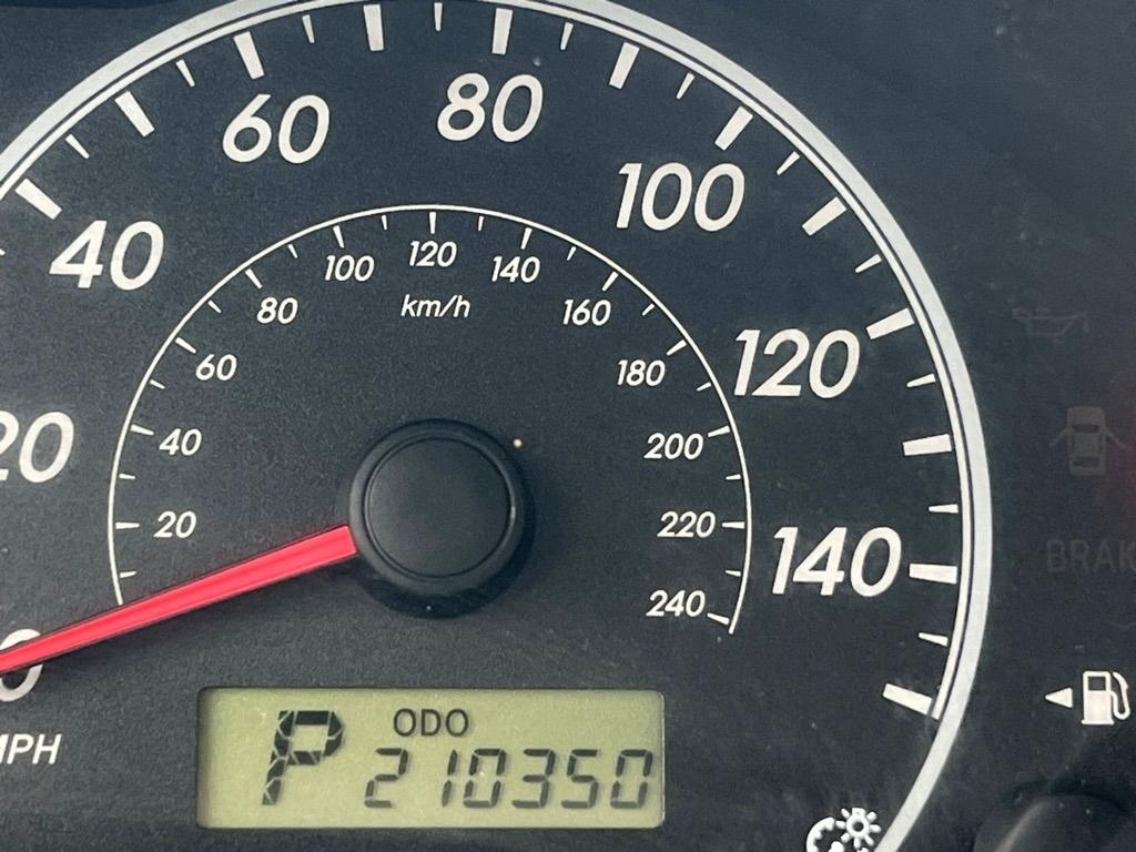 Toyota Corolla Base 5-Speed MT 2010