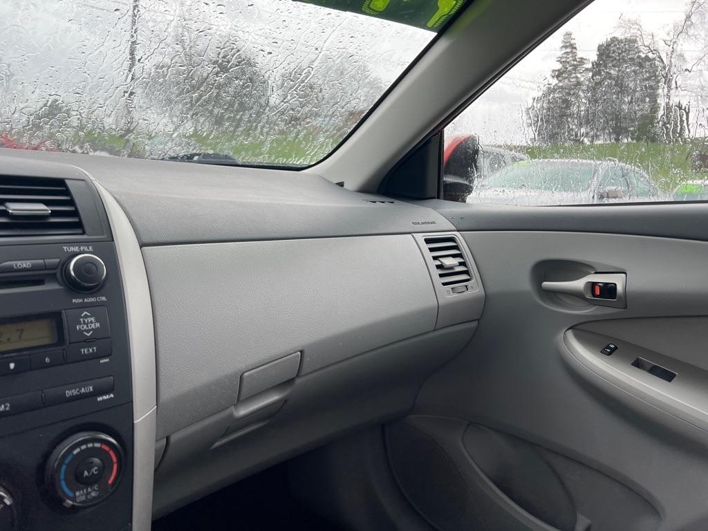 Toyota Corolla Base 5-Speed MT 2010