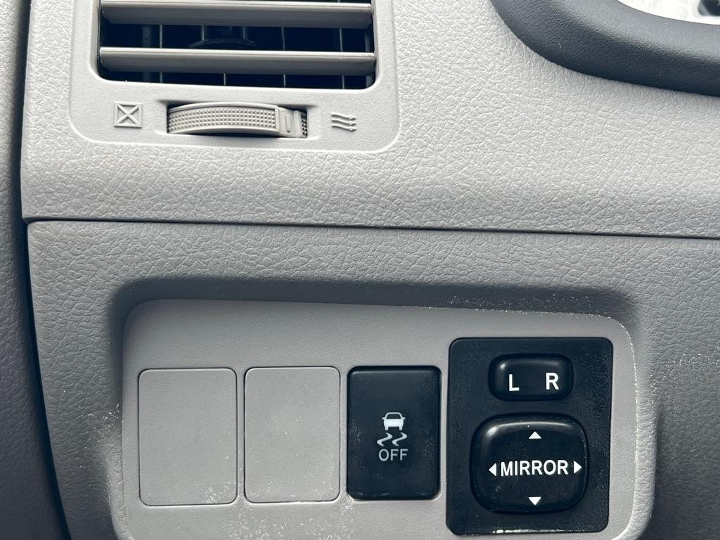 Toyota Corolla Base 5-Speed MT 2010