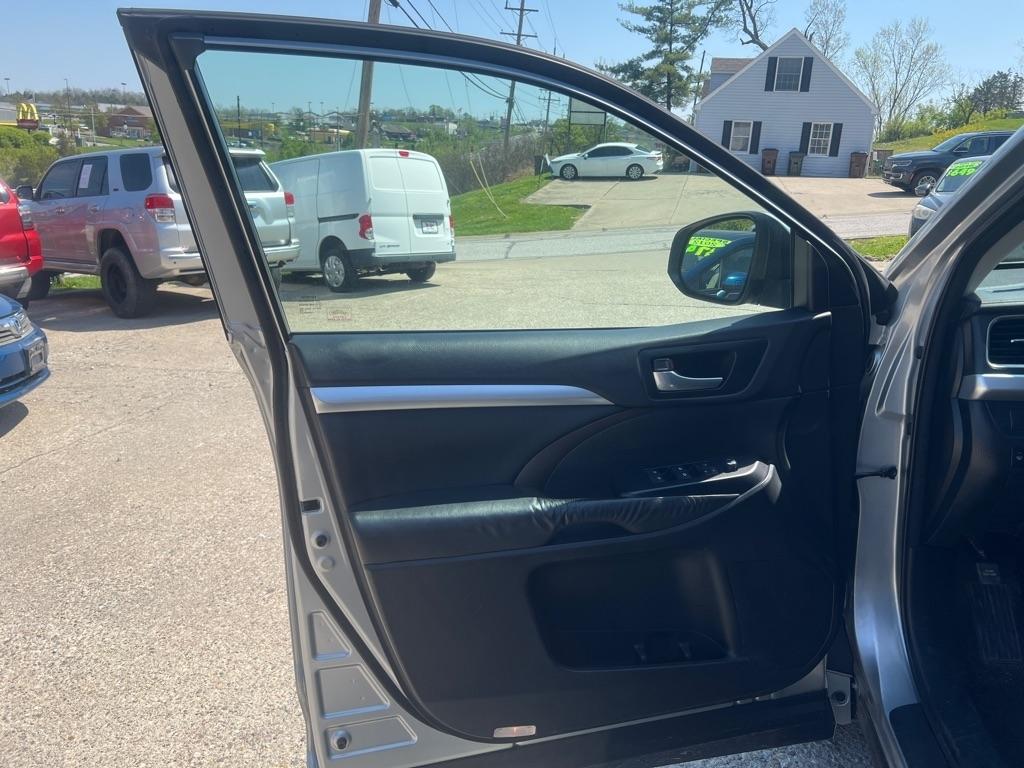 Toyota Highlander XLE AWD V6 2016