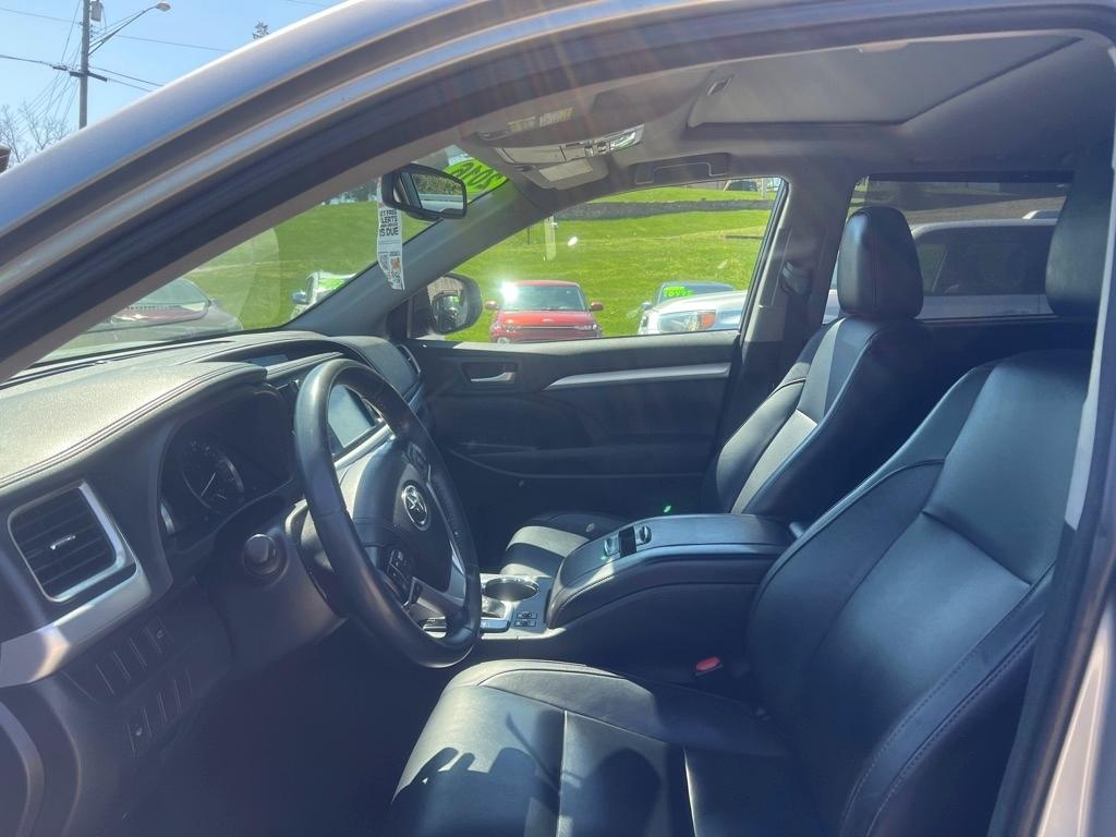 Toyota Highlander XLE AWD V6 2016