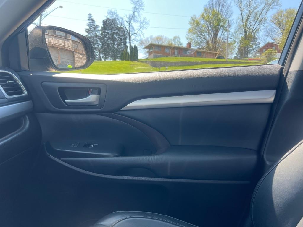 Toyota Highlander XLE AWD V6 2016