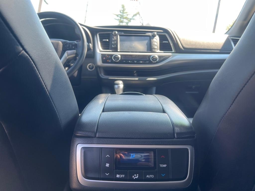 Toyota Highlander XLE AWD V6 2016