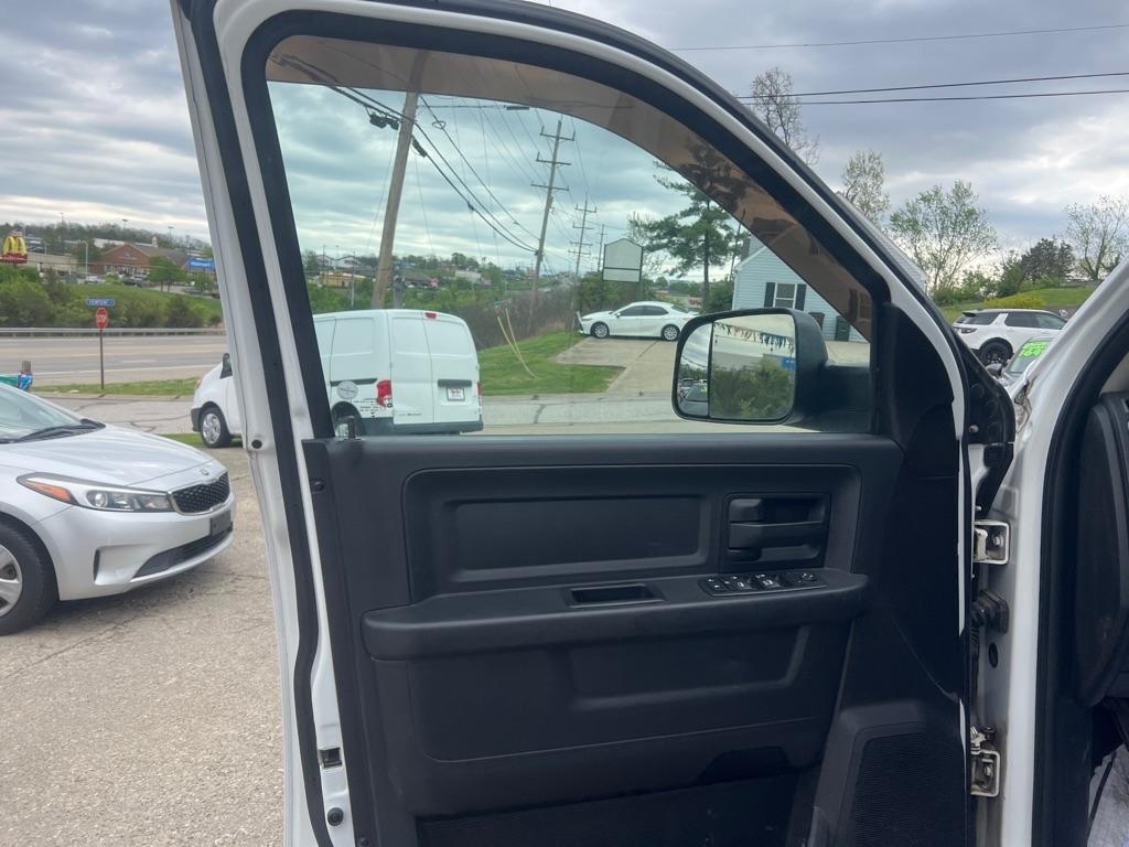 RAM 2500 Tradesman Crew Cab SWB 4WD 2016