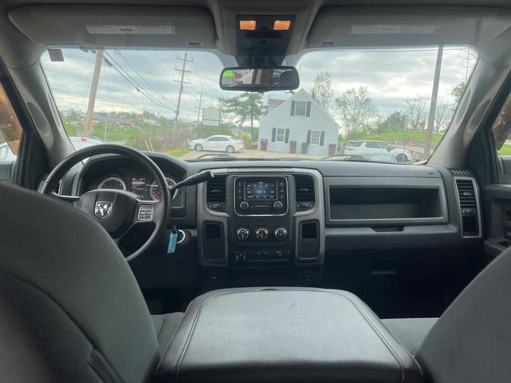 RAM 2500 Tradesman Crew Cab SWB 4WD 2016