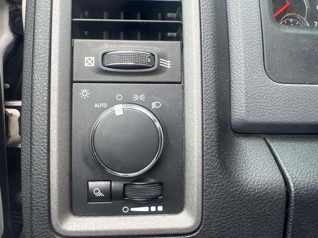 RAM 2500 Tradesman Crew Cab SWB 4WD 2016