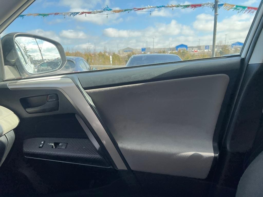 Toyota RAV4 LE AWD 2015