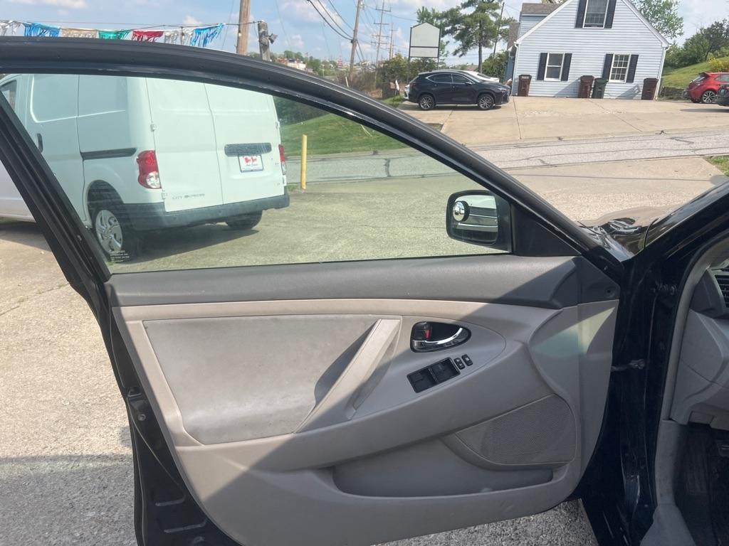 Toyota Camry SE 5-Spd AT 2009