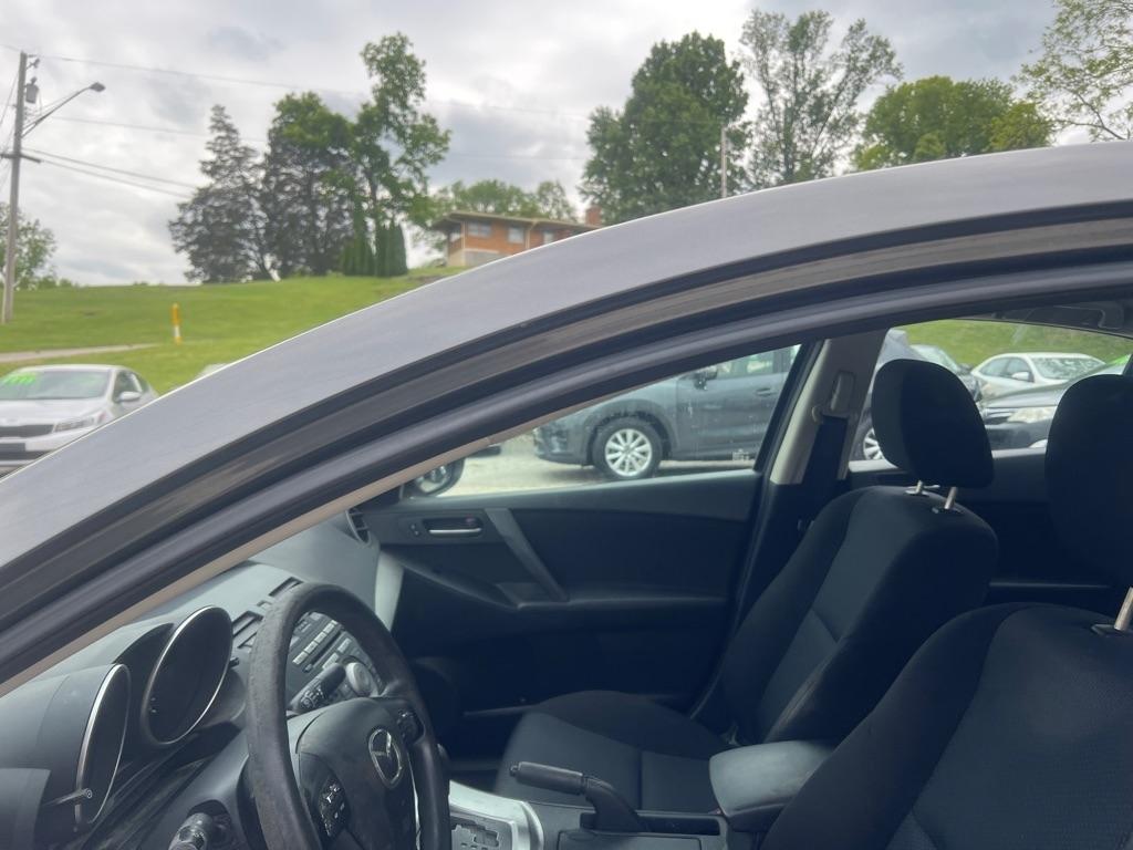 Mazda MAZDA3 i Touring 4-door 2011