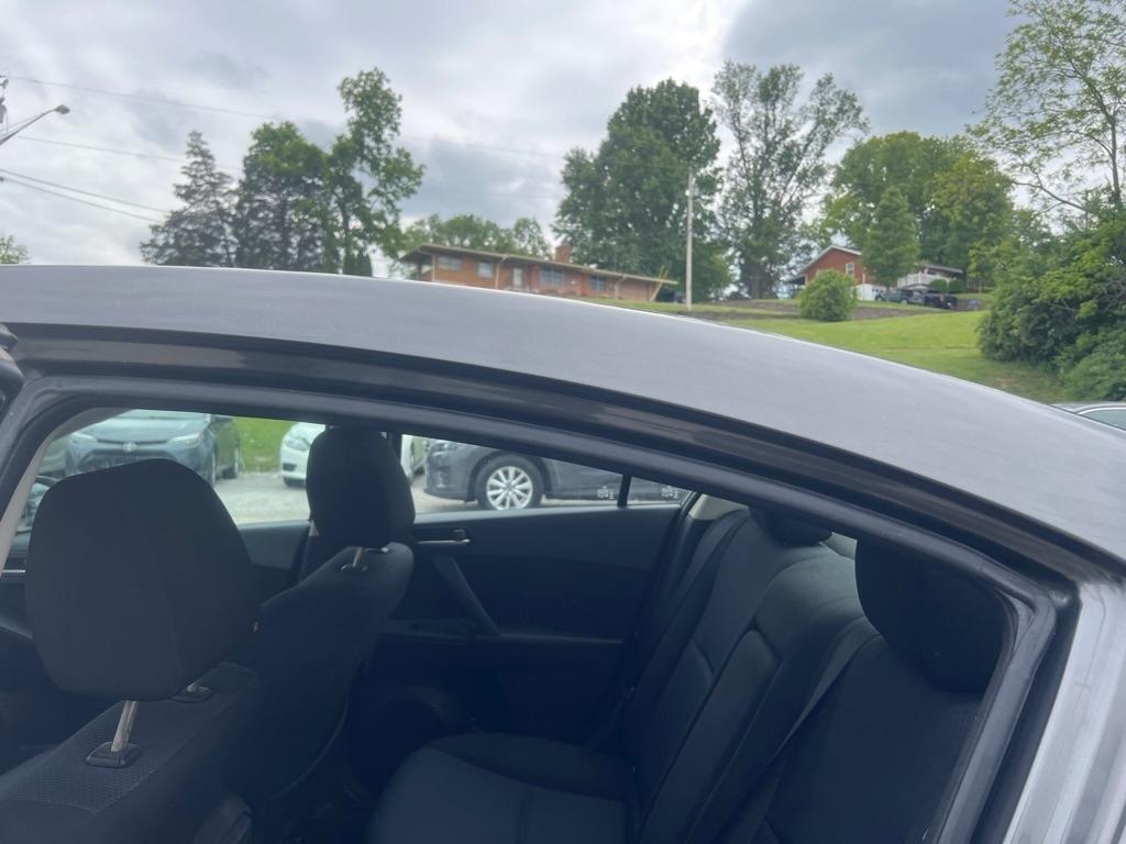 Mazda MAZDA3 i Touring 4-door 2011