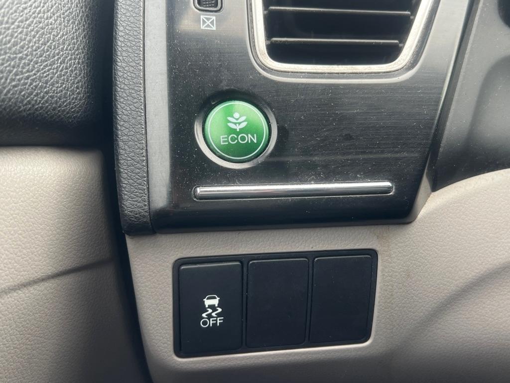 Honda Civic LX Sedan 5-Speed AT 2013