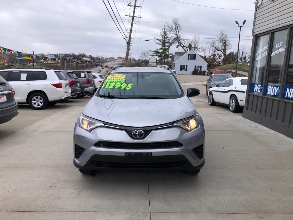 Toyota RAV4 LE FWD 2017