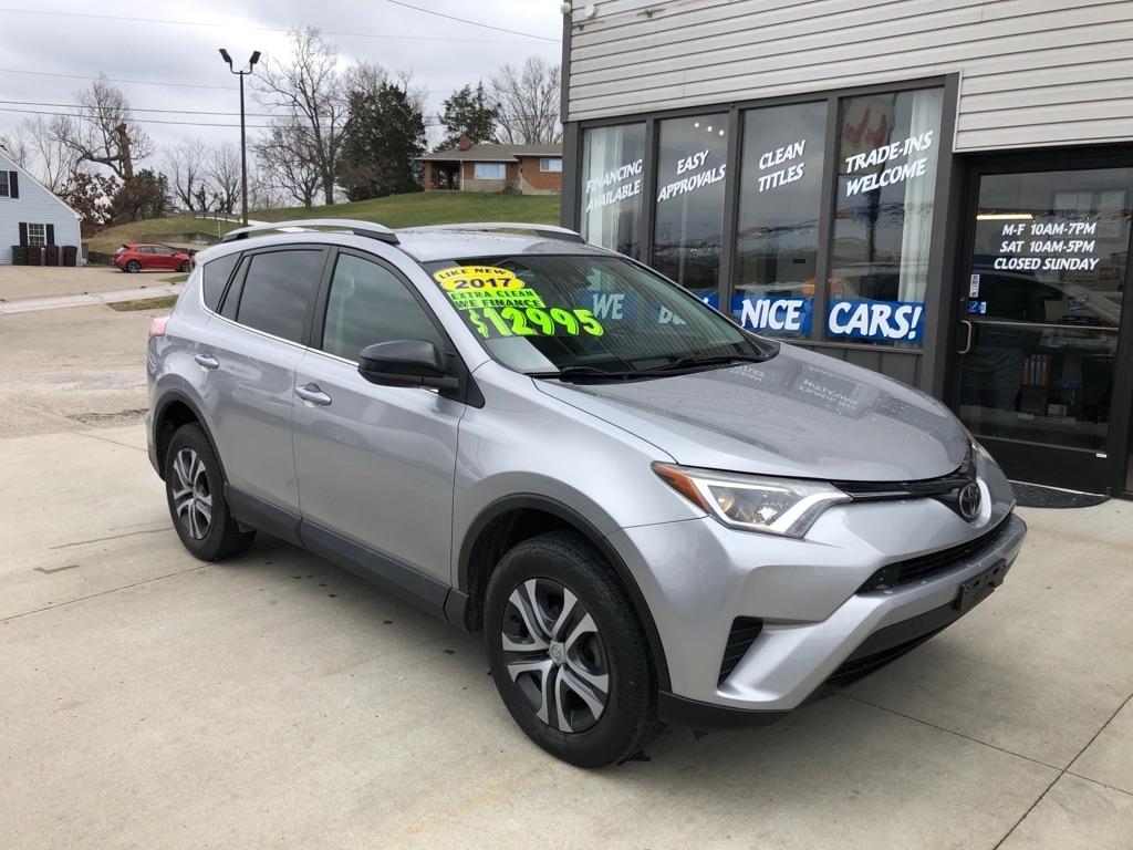 Toyota RAV4 LE FWD 2017