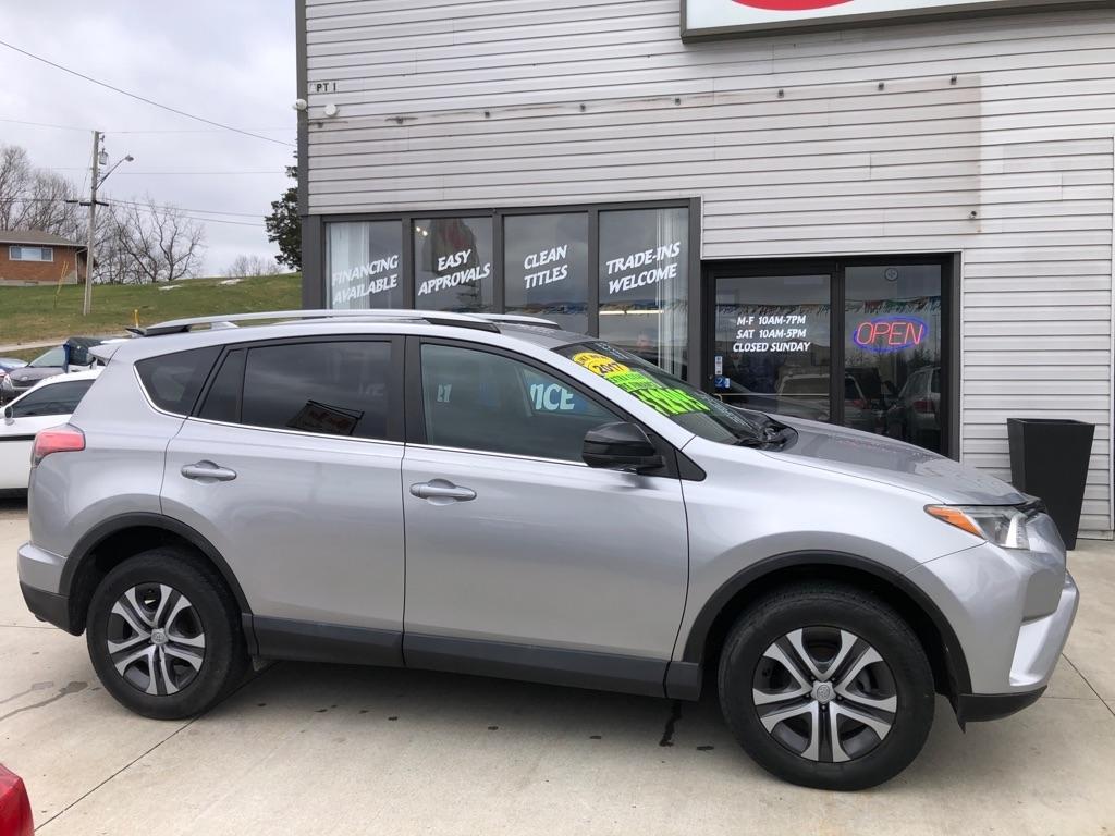 Toyota RAV4 LE FWD 2017